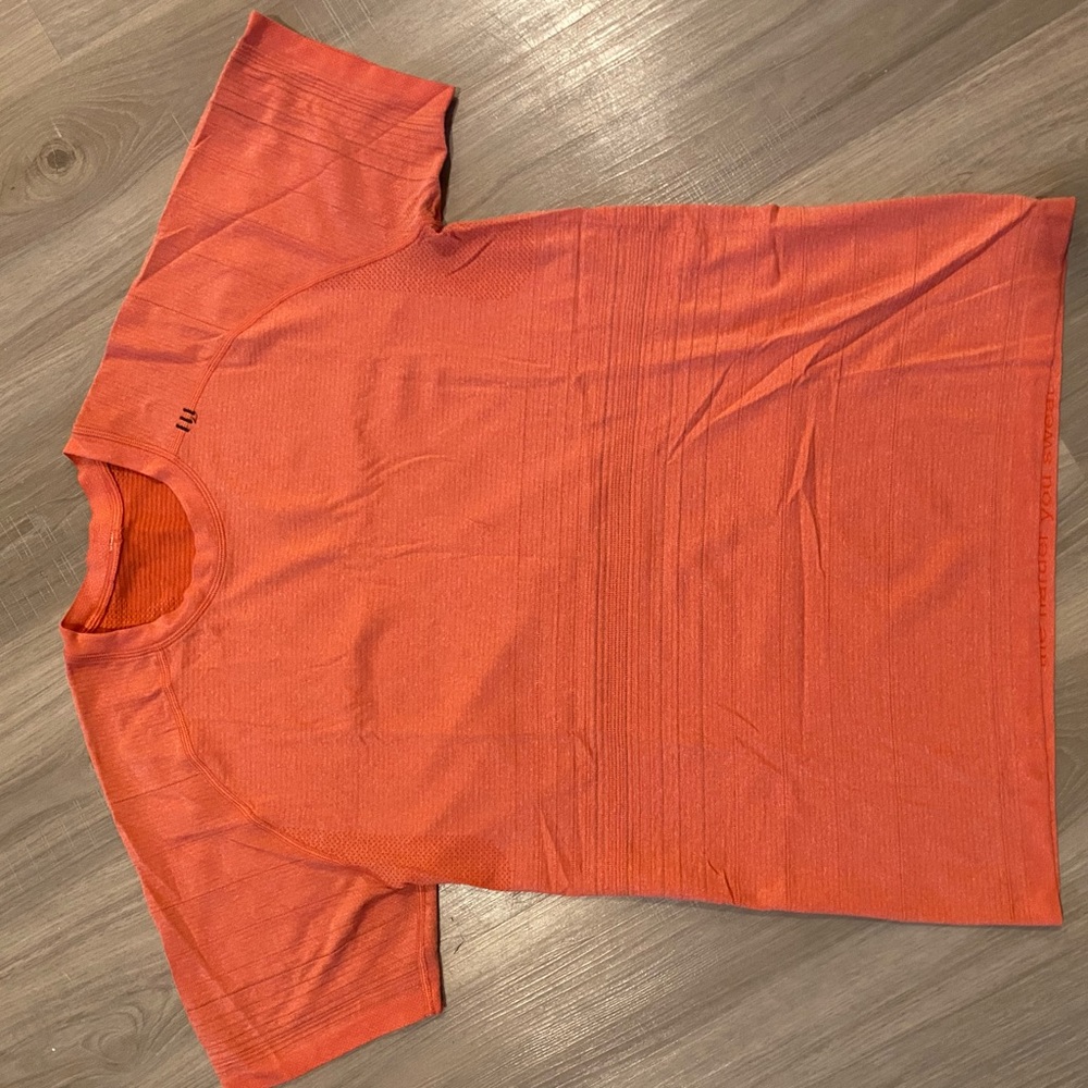 Lululemon Tee Shirt / Sz M - Coral color